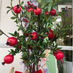 Κλαδί πρασινάδα με ρόδια