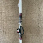 Λευκή στρογγυλή λαμπάδα με μπρελόκ ζάντα