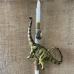 Λευκή στρογγυλή λαμπάδα με μεγάλο δεινόσαυρο