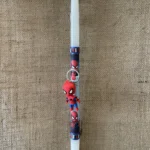 Λευκή στρογγυλή λαμπάδα με μπρελόκ Spiderman