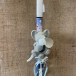 Λευκή στρογγυλή λαμπάδα με ανεμιστηράκια/υγρό για σαπουνόφουσκες με τον Tom