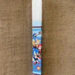 Λευκή πλακέ λαμπάδα με ντεκουπάζ με τον Sonic