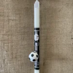 Λευκή οβάλ λαμπάδα με ντεκουπάζ ΠΑΟΚ και μπρελόκ μπάλα ποδοσφαίρου ασπρόμαυρη