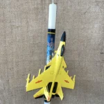 Λευκή στρογγυλή λαμπάδα με κίτρινο μεγάλο μαχητικό αεροπλάνο