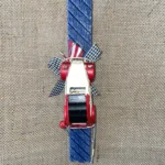 Μπλε πλακέ με ρίγες αρωματική λαμπάδα με διακοσμητικό Vintage αυτοκίνητο