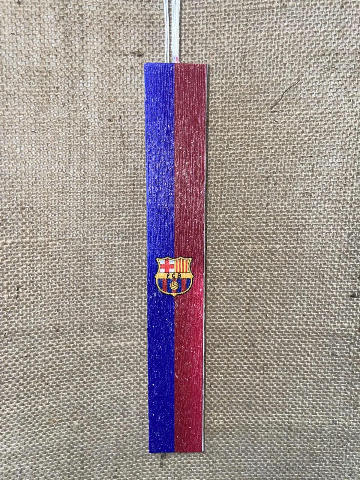Λευκή πλακέ αρωματική λαμπάδα με θέμα Barcelona - Image 1