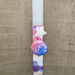 Λευκή πλακέ αρωματική λαμπάδα με Tik Tok και ίδιο καθρεφτάκι