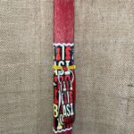 Κόκκινη πλακέ αρωματική λαμπάδα με σκάκι και ίδιο μπρελόκ