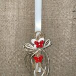 Λευκή τετράγωνη λαμπάδα με κεραμικές πεταλουδίτσες και σχοινί