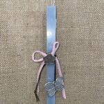 Γκρι τετράγωνη λαμπάδα με πεταλούδα και λουλούδι μεταλλικά κρεμαστά