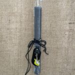 Γκρι τετράγωνη λαμπάδα με δερματίνη μπρελόκ με κόκκινη ηλεκτρική κιθάρα