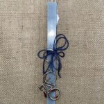 Γκρι τετράγωνη λαμπάδα με μπρελόκ ποδήλατο