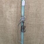 Μέντα στρογγυλή λαμπάδα με μεταλλικό μπρελόκ κιθάρα