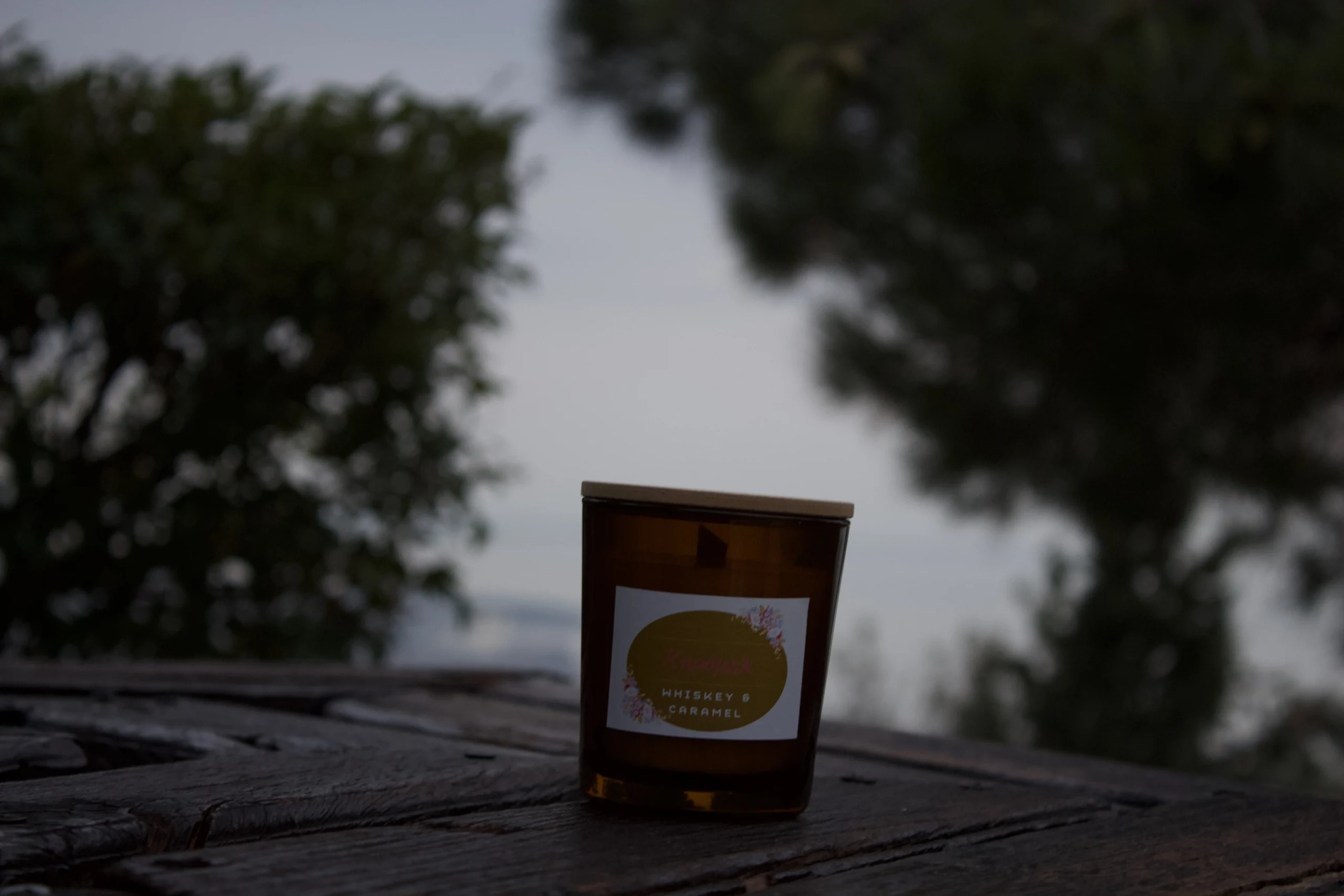 IMG_9846 Αρωματικό κερί σόγιας με άρωμα ''Whiskey & Caramel'' - Image 1