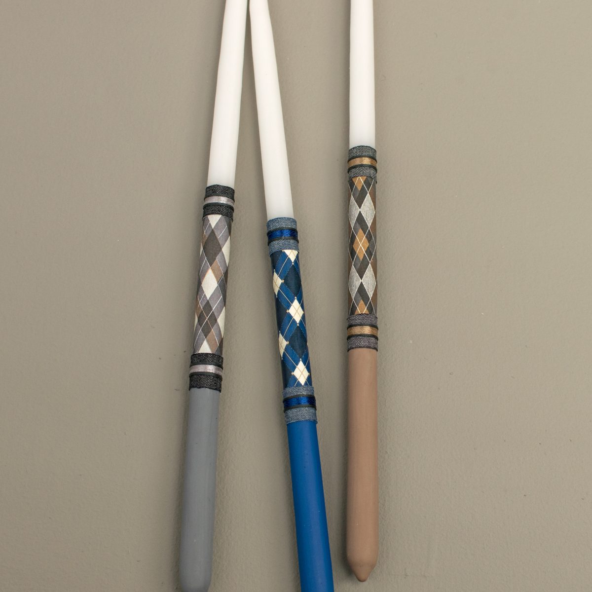 26007 Λευκό λαμπαδάκι λεπτό με καρώ μοτίβο μπλε - Image 1