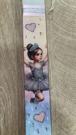 Λευκή πλακέ λαμπάδα με μικρή μπαλαρίνα - Image 2