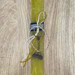 Λαχανί πλακέ λαμπάδα με μεταλλικό μπρελόκ αυτοκίνητο