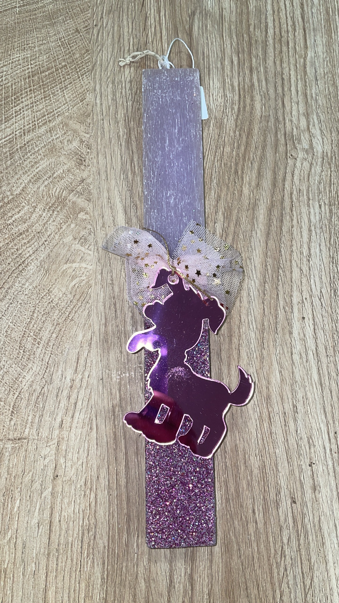 4EAD0A49-C8C8-4C20-A192-9A667D4A575D Μωβ πλακέ λαμπάδα με πλεξιγκλάς φούξια καθρεφτάκι σκυλάκι - Image 1