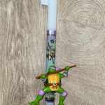 Λευκή οβάλ λαμπάδα με χελωνονιντζακι