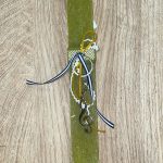 Λαχανί πλακέ λαμπάδα με μεταλλικό μπρελόκ κλειδί του Σολ