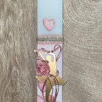 Λευκή πλακέ λαμπάδα με μεταλλική μπαλαρίνα