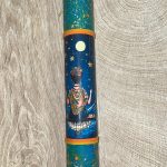 Πετρόλ στρογγυλή χοντρή λαμπάδα με Frida Kahlo στην κούνια