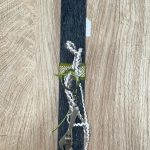 Μαύρη πλακέ λαμπάδα με μεταλλικό μπρελόκ εργαλείο/κλειδί