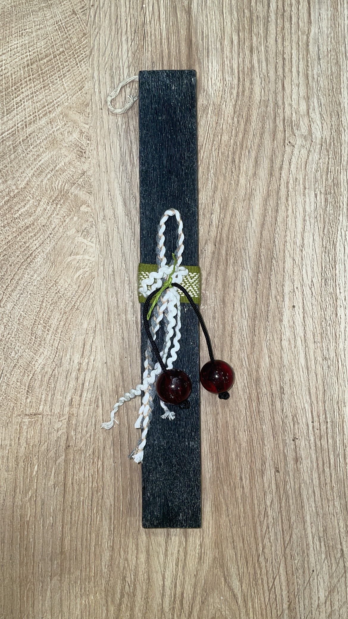 E22BA08B-8B75-4560-BEAA-B64A240306A4 Μαύρη πλακέ λαμπάδα με μπεγλέρι - Image 1