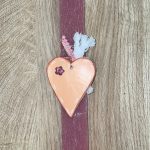 Σάπιο μήλο πλακέ λαμπάδα με σομόν κεραμική καρδιά