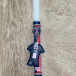 Λευκή στρογγυλή λαμπάδα με μπρελόκ φανέλα Paris Saint-Germain