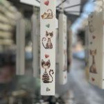 Πλακέ λευκή λαμπάδα με γατούλες - Γ