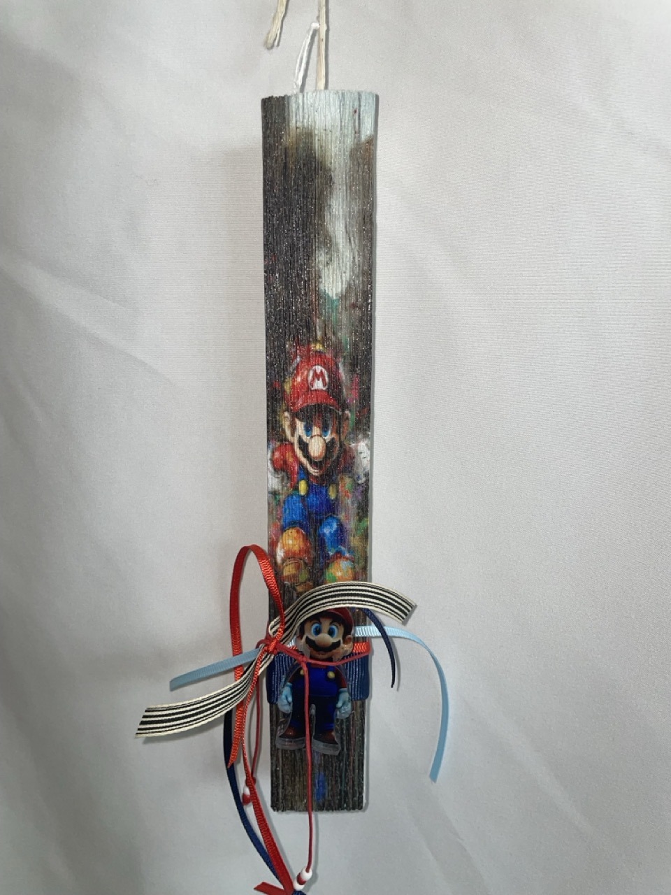 IMG_1244 – μεγάλη Πλακέ λευκή λαμπάδα με Super Mario σε μινιατούρα plexiglass - Image 1