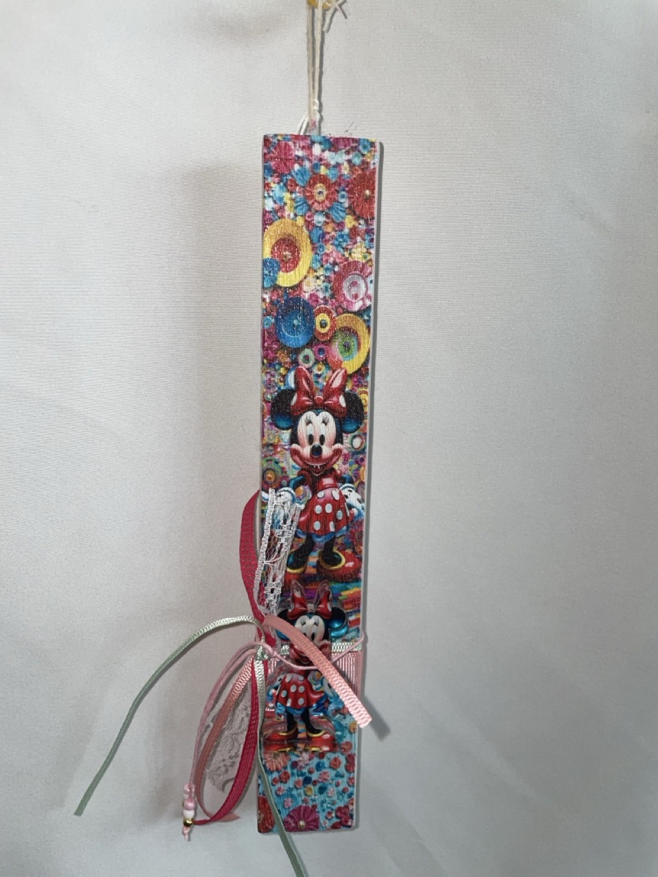 IMG_1246 – μεγάλη Πλακέ λευκή λαμπάδα με Minnie σε μινιατούρα plexiglass - Image 1