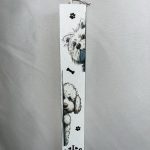 Πλακέ λευκή λαμπάδα με λευκό σκυλάκι