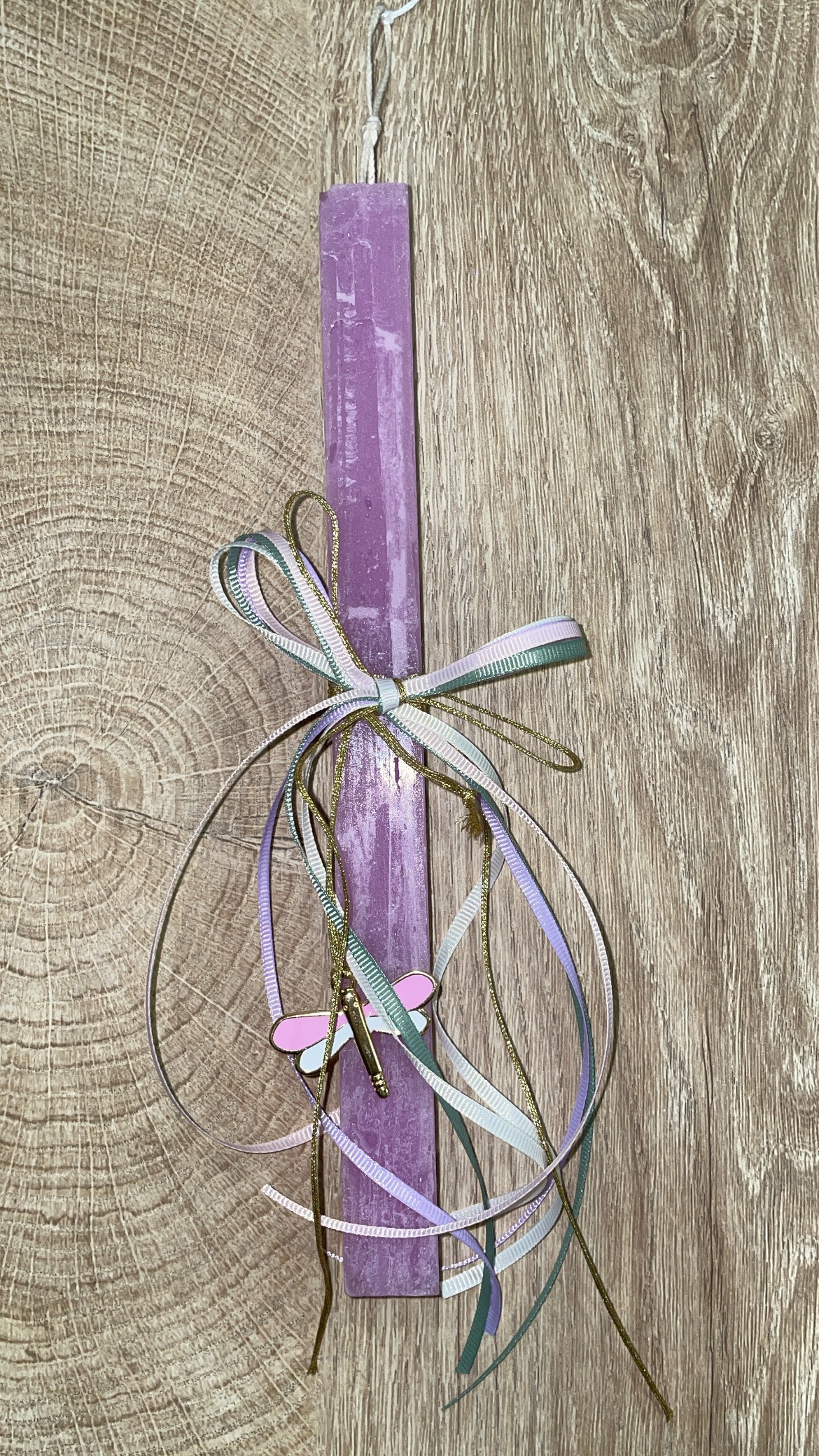 0E96608F-D65C-4B3B-B7B3-BB13A64E1190 Φούξια τετράγωνη λαμπάδα με κρεμαστή λιβελούλα για τον λαιμό - Image 1