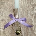 Λευκή τετράγωνη λαμπάδα με μεταλλική πασχαλίτσα