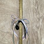 Χρυσή στρογγυλή λαμπάδα με κρεμαστό αυγουλάκι για τον λαιμό