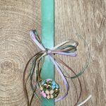 Μέντα τετράγωνη λαμπάδα με μεταλλικό στρογγυλό κρεμαστό για τον λαιμό