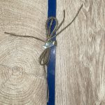 Μπλε τετράγωνη λαμπάδα με μεταλλικό καραβάκι