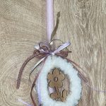 Ροζ ιριζέ λαμπάδα με διακοσμητικό αυγό