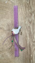 Τετράγωνη φούξια λαμπάδα με ξύλινο λευκό πουλάκι