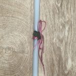 Λευκή στρογγυλή λαμπάδα με μεταλλικό κουνέλι