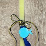 Κίτρινη τετράγωνη λαμπάδα με διακοσμητικό ψαράκι