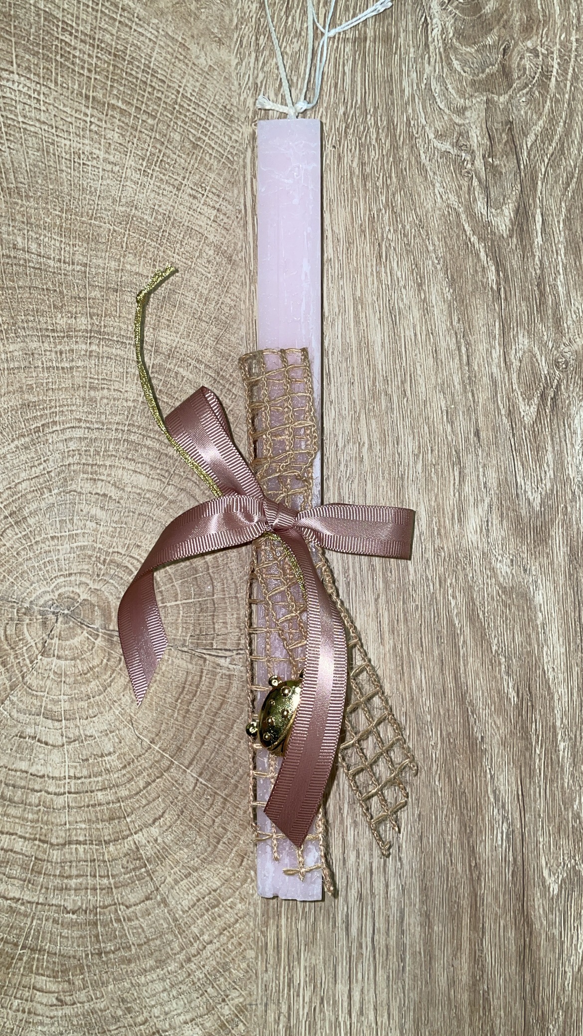 818C822E-7184-44D3-B1F0-A49F13971749 Ροζ τετράγωνη λαμπάδα με μεταλλική πασχαλίτσα - Image 1