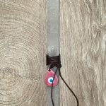 Μπεζ τετράγωνη λαμπάδα με κρεμαστό ματάκι για τον λαιμό