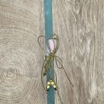 Πετρόλ τετράγωνη λαμπάδα με κρεμαστό για τον λαιμό πουέντ