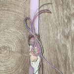 Ροζ τετράγωνη λαμπάδα με μπρελόκ με κουνελάκι