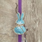 Φούξια τετράγωνη λαμπάδα με τσόχινο γαλάζιο κουνελάκι