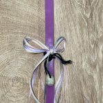 Φούξια στρογγυλή λαμπάδα με κρεμαστό αυγουλάκι για τον λαιμό