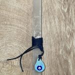 Μπεζ τετράγωνη λαμπάδα με κρεμαστό μάτι για τον λαιμό